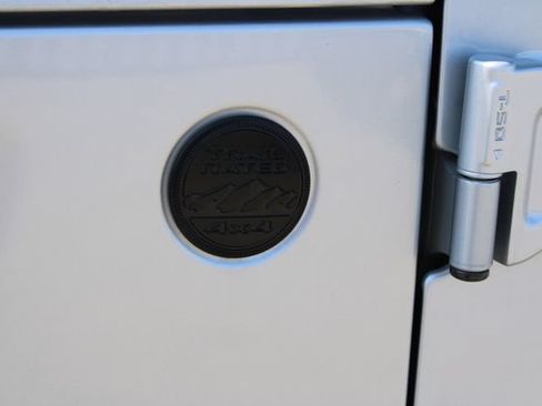 Used 2022 Jeep Wrangler Unlimited Sahara AWD/4WD image 7