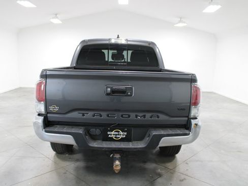 Used 2021 Toyota Tacoma TRD Off-Road image 8