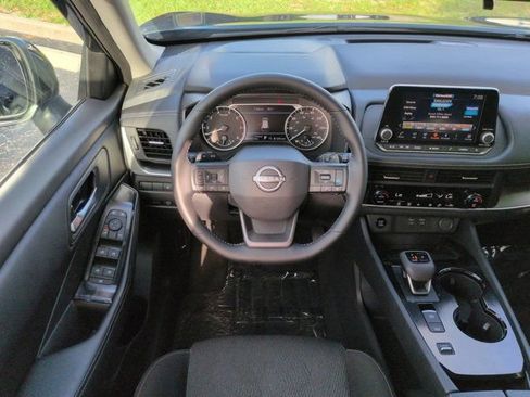 Used 2025 Nissan Rogue SV FWD image 15
