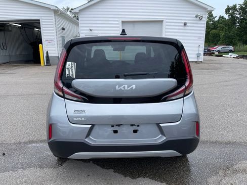 Used 2025 Kia Soul LX w/ LX Technology Package FWD image 2