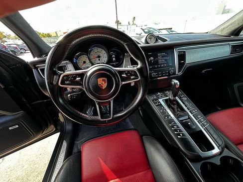 Used 2018 Porsche Macan Turbo AWD/4WD image 15