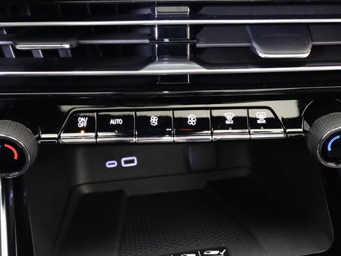 New 2026 Chevrolet Traverse Z71 w/ Driver Confidence Package image 27