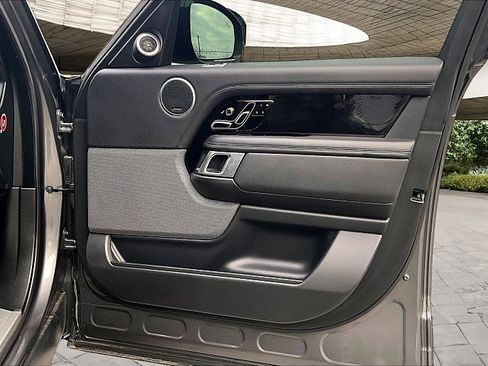 Used 2018 Land Rover Range Rover image 18