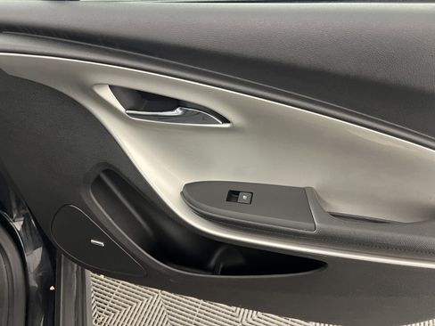 Used 2015 Chevrolet Volt Premium w/ Premium Trim Package FWD image 22