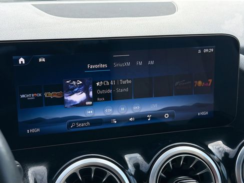 Used 2025 Mercedes-Benz GLA 250 image 31