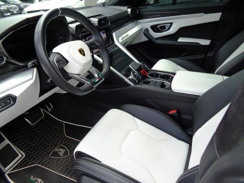 Used 2020 Lamborghini Urus AWD/4WD image 9