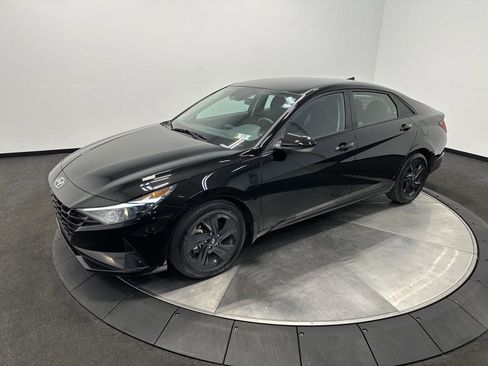 Certified 2023 Hyundai Elantra SEL image 3