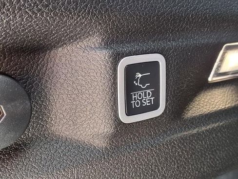 Used 2024 Jeep Grand Cherokee L Altitude image 11