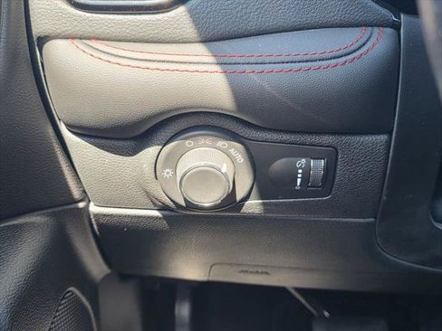 Used 2024 Dodge Durango GT RWD image 31