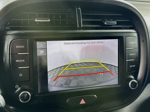 Used 2025 Kia Soul LX w/ LX Technology Package FWD image 22