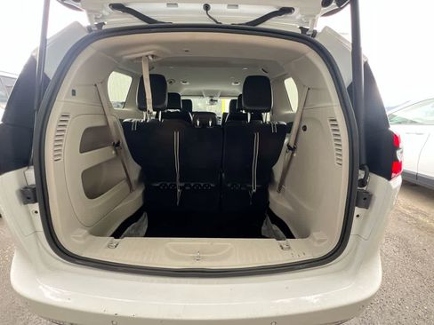 Used 2023 Chrysler Pacifica Touring-L FWD image 26