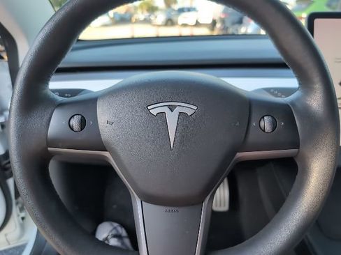 Used 2021 Tesla Model 3 Performance image 11