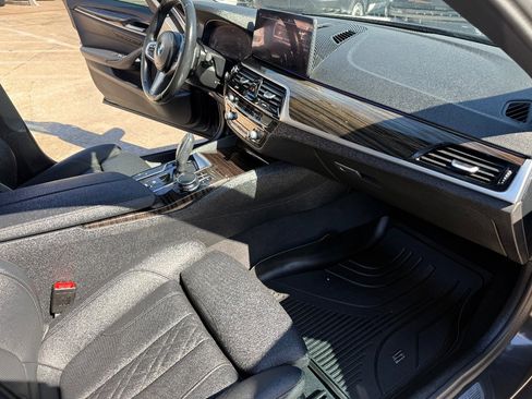 Used 2023 BMW 530i w/ M Sport Package image 13