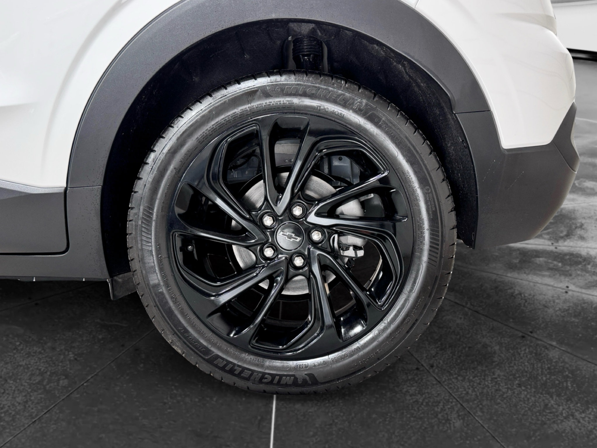 Used 2027 Chevrolet Bolt RS FWD image 33