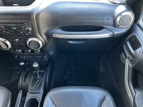 Used 2016 Jeep Wrangler Rubicon w/ Power Convenience Group AWD/4WD image 30