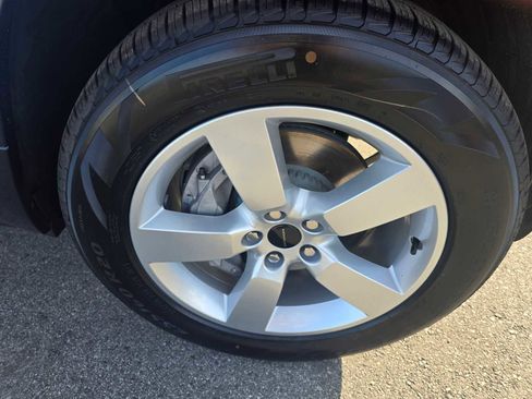 New 2026 Land Rover Defender 110 X-Dynamic SE image 9