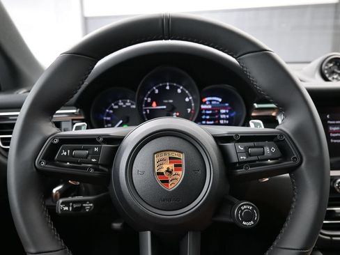 Certified 2026 Porsche Macan AWD/4WD image 6