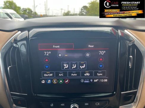 Used 2023 Chevrolet Traverse Premier FWD image 18