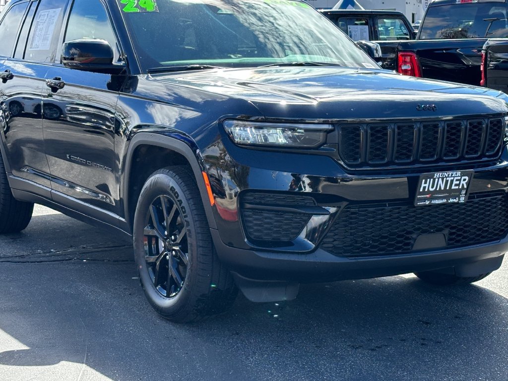 Certified 2024 Jeep Grand Cherokee Altitude AWD/4WD image 14