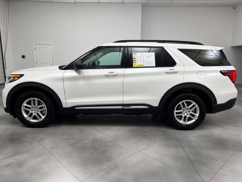 Used 2025 Ford Explorer Active AWD/4WD image 5