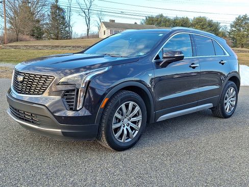 Used 2022 Cadillac XT4 Premium Luxury w/ Enhanced Visibility Package image 3
