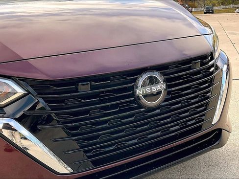 Used 2024 Nissan Sentra SV w/ SV Premium Package image 36