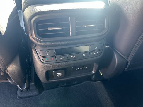Used 2025 Honda Pilot Elite image 16