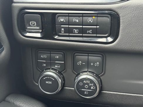 Used 2025 GMC Yukon XL Denali image 14