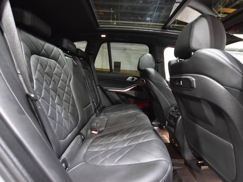 Used 2024 BMW X5 xDrive40i w/ M Sport Package AWD/4WD image 42