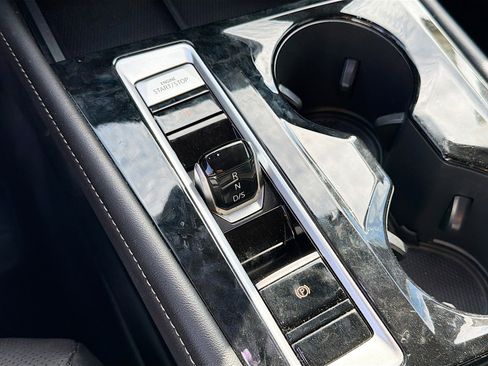 Used 2024 Volkswagen Atlas SE image 29