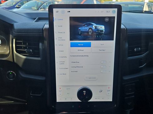 Used 2023 Ford F150 Lightning Lariat image 12