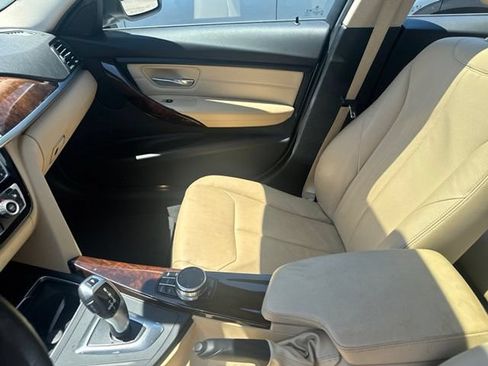 Used 2018 BMW 320i xDrive Sedan w/ Premium Package AWD/4WD image 19