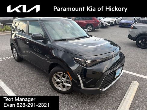 Used 2025 Kia Soul LX w/ LX Technology Package FWD image 2