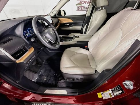 Certified 2024 Toyota Grand Highlander AWD image 26