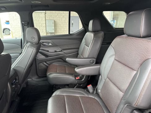 Used 2022 Chevrolet Traverse High Country image 38