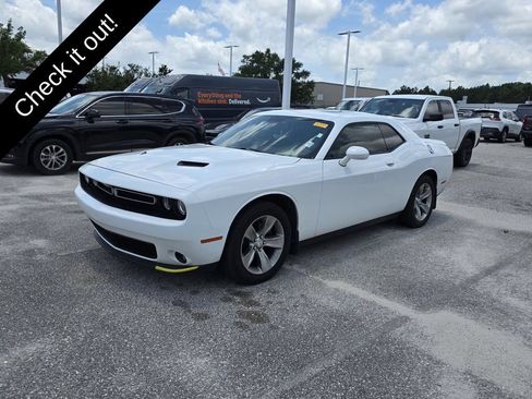 Used 2020 Dodge Challenger SXT w/ Driver Convenience Group RWD image 4