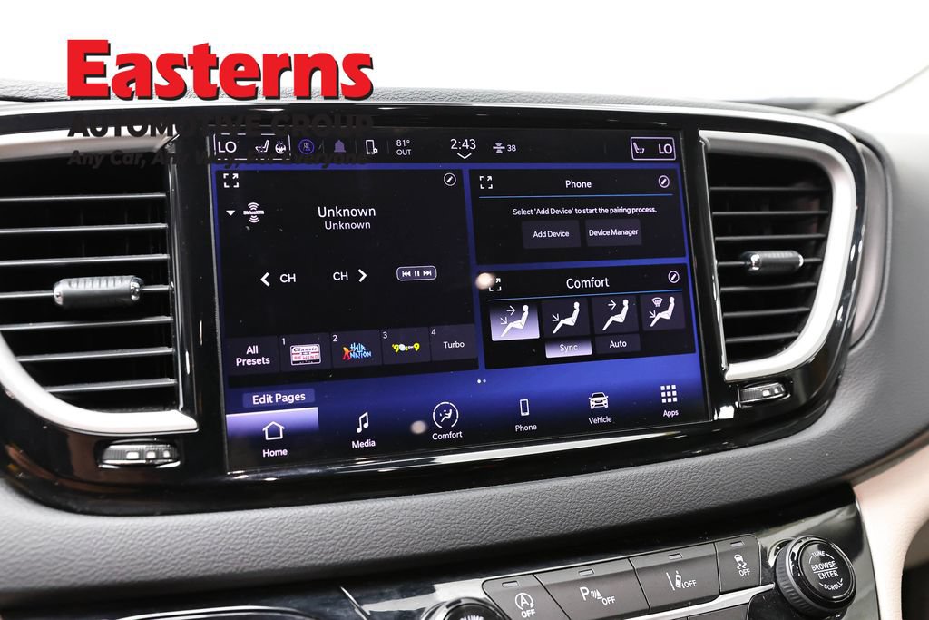 Used 2023 Chrysler Pacifica Touring-L FWD image 21