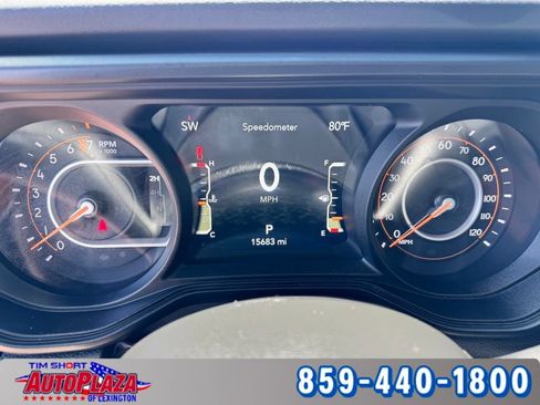 Used 2025 Jeep Gladiator Mojave w/ Convenience Group AWD/4WD image 4