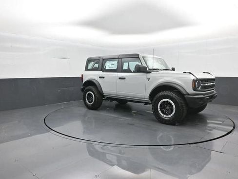 New 2026 Ford Bronco 4-Door w/ Sasquatch Package AWD/4WD image 2