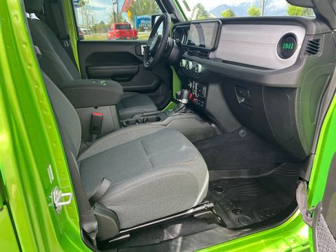Used 2025 Jeep Wrangler Willys image 16