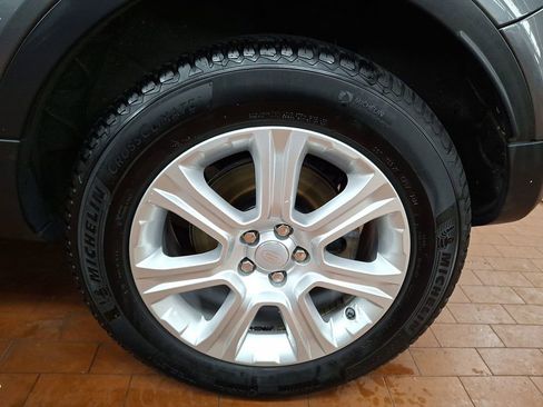 Used 2017 Land Rover Range Rover Evoque SE Premium image 6