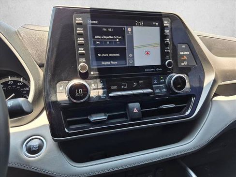 Used 2021 Toyota Highlander XLE AWD/4WD image 15