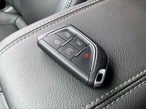 Used 2024 Cadillac XT4 Premium Luxury w/ Technology Package FWD image 10
