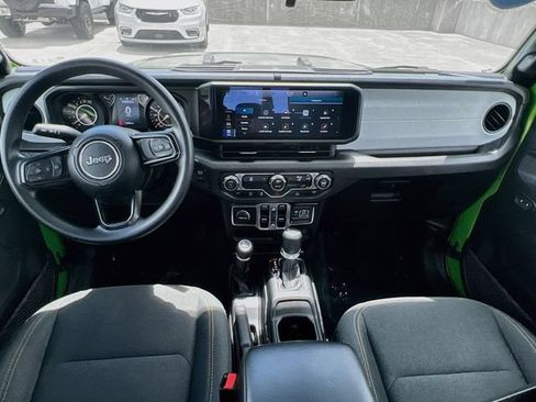 Used 2025 Jeep Gladiator Sport AWD/4WD image 27