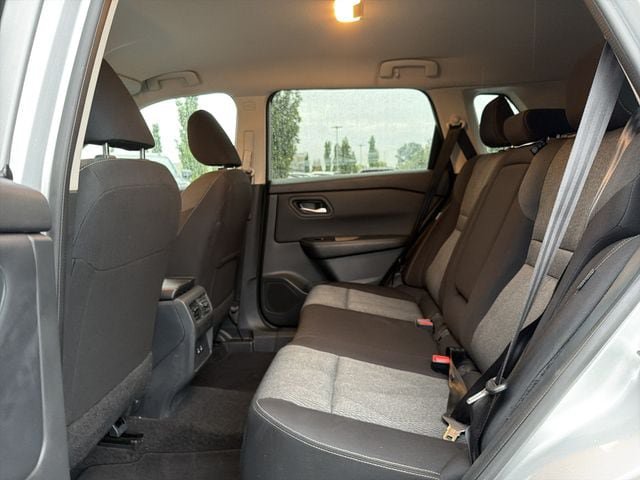 Used 2025 Nissan Rogue SV FWD image 9