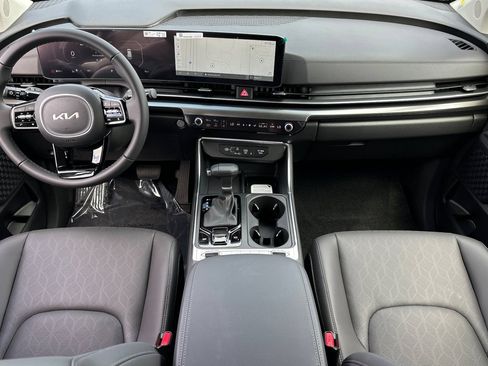 New 2026 Kia Carnival SX w/ SX Dark Edition Package FWD image 10