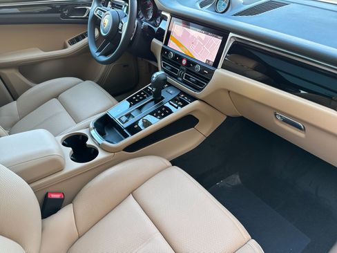 New 2026 Porsche Macan image 18