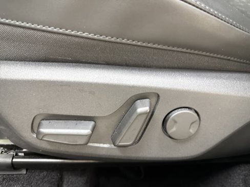 Used 2024 Kia Niro SX Touring image 28