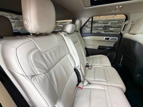 Used 2020 Ford Explorer Platinum image 34