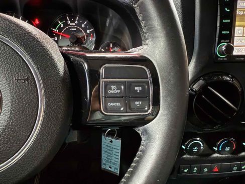Used 2016 Jeep Wrangler Unlimited Sahara AWD/4WD image 14